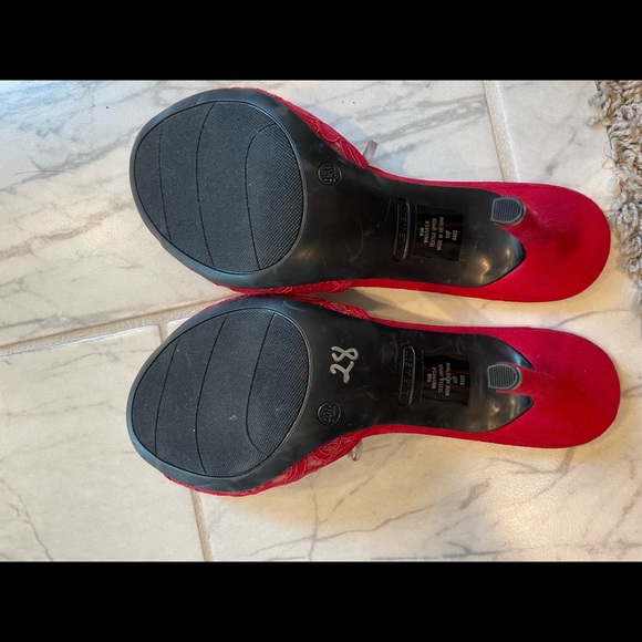 NEW-Nine West Lace Slip On Mules - Picture 2 of 3